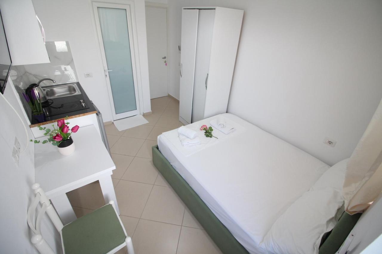 קסאמיל Emerald Inn מראה חיצוני תמונה